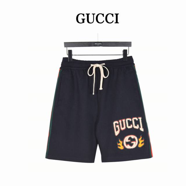 Gucci 古驰 火焰标识毛巾绣字母短裤 全新美学灵感趣味设计,渠道性质精品。让整体造型设计更加优雅时尚，今夏最火系列，无数明星潮人追捧。裁剪工艺细节处理工整为