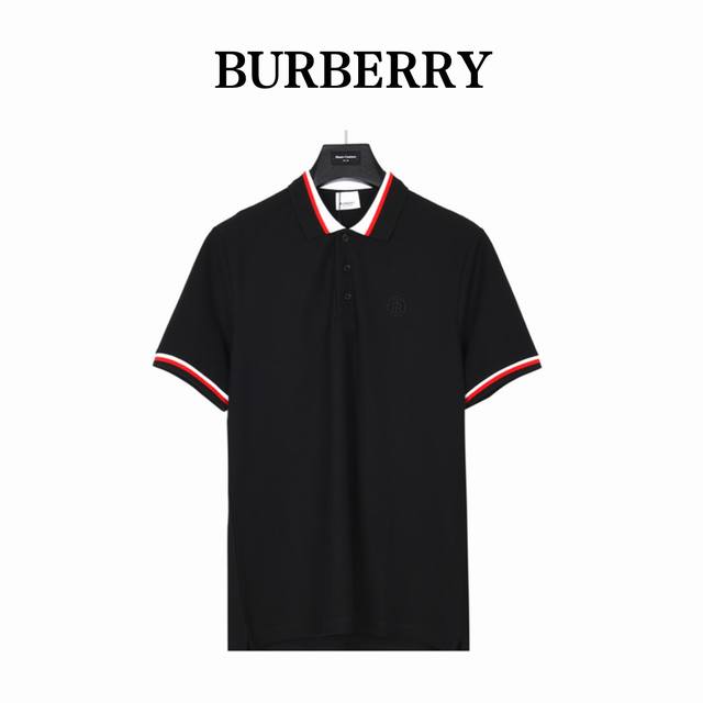 Burberry 巴宝莉 经典黑红条纹Polo短袖 选用棉质珠地网眼布打造，衣领为双系统提花定织扁机制成，有弹性，不变形。衣服全部原生布捆边。前胸双层面筒，无明