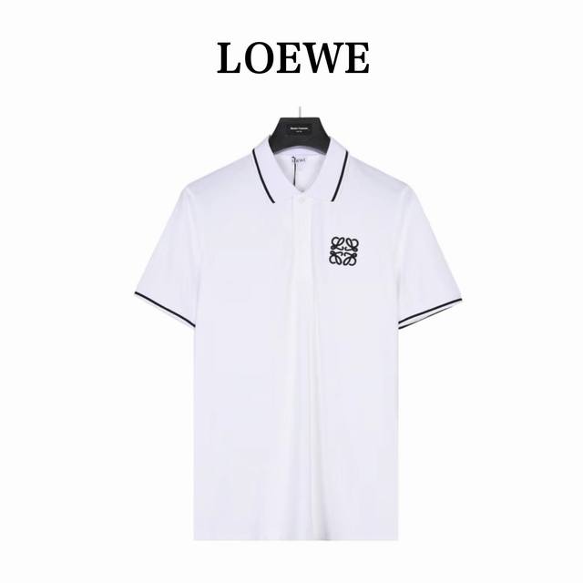 Loewe 罗意威 胸口刺绣Logo短袖Polo衫 选用棉质珠地网眼布打造，定制材质260G长绒棉，衣领为双系统提花定织扁机制成，有弹性，不变形，衣服全部原生布