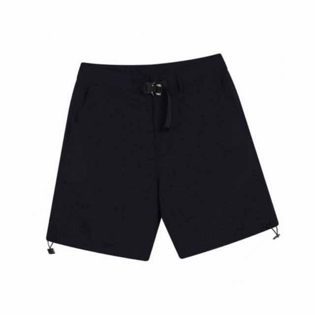 迪奥 Dior 夏季新款 锁扣休闲工装短裤 高级定制面料透气面料 透气舒适度极高，细节无可挑剔，手感细腻柔软！上身版型超赞！ Color：黑色 棕色 Size：