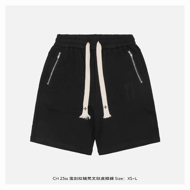 Chrome Hearts 克罗心 25Ss 宝剑拉链梵文贴皮短裤 面料采用380克重精梳棉，两遍水洗处理，面料舒适亲肤无异感，定制定染面料，纺织密度高，垂感佳