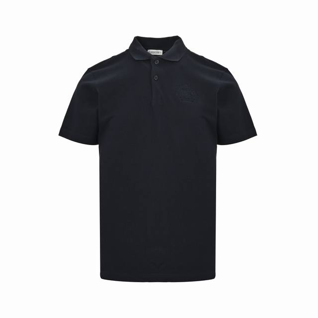 Burberry 巴宝莉 25Ss 麦穗战马刺绣Polo短袖 藏蓝 选用珠地网眼布棉质面料打造，运用双罗纹针织工艺形成凹凸交替的蜂巢状立体纹理，表面分布细密的网