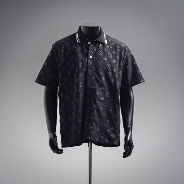 Louis Vuitton 路易威登2025新款 暗纹撞色领提花衬衫 原版11500购入定制丝棉凝的雅织 质感卓越 舒适贴肤 以深邃黑色为底 其上Monogra