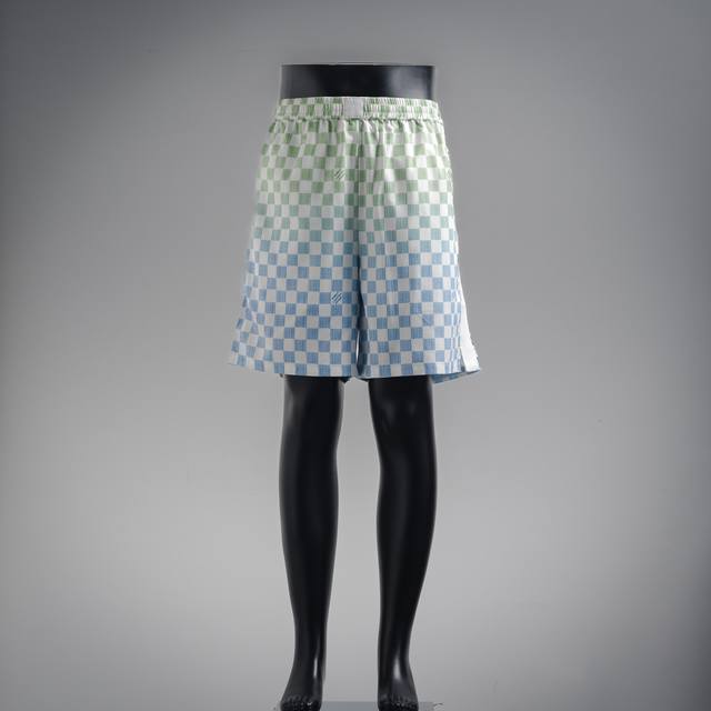 Louis Vuitton 路易威登 25Ss桑蚕丝渐变短裤 效果 Damier 图案融入 Marque L.Vuitton DéPoséE 标识，可与同款短裤