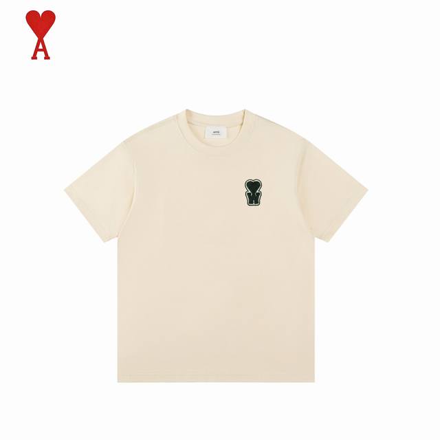 Ami 艾米 25Ss 夏季新款爱心联名刺绣章仔短袖 这个款式我们在上新第一时间就已经在做 品质把控细节无敌 放心下单 注意细节 240G新疆长绒棉顶级双纱 这