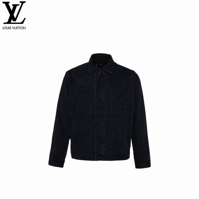 Louis Vuitton 路易威登 24Ss新款压花牛仔夹克外套 1:1最高版本，细节满分 将Monogram压纹口袋融入悠闲工装轮廓，可与同款工装裤共筑潮流