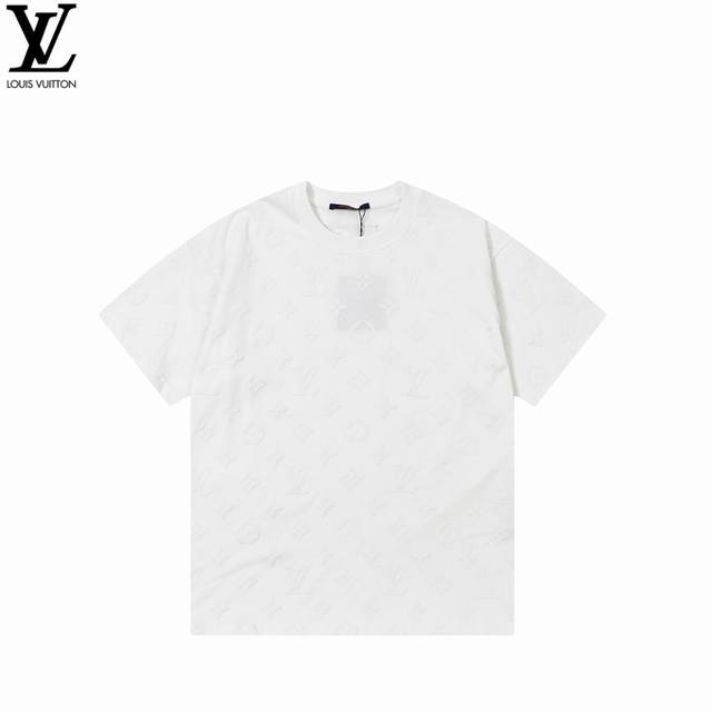 Louisvuitton 路易威登25Ss发泡暗纹满印短袖 驴家出品无需质疑，其段位和品牌影响力都属于极具代表性的， 有着自身独特的风格，定制定染280克纯棉双
