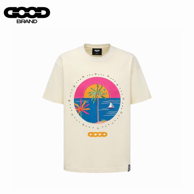 Goodbrand 椰树烫钻花体标语印花圆领套头短袖 采用订色订染毛圈纯棉衣面，250G双股双纱，手感舒适 进口针织针梳棉进行制作，搭配320G1*1螺纹，同缸