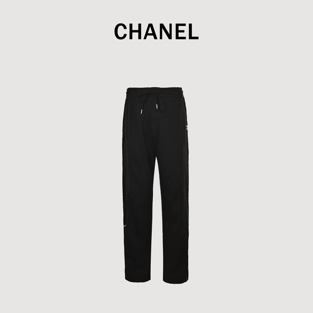 Chanel 香奈儿 经典刺绣双C 阔腿长裤 高腰松紧腰抽绳休闲阔腿裤 设计感细节满满 面料柔软舒适透气百搭时尚潮流 宽松的版型都能穿出随性又舒适的感觉 拖地长