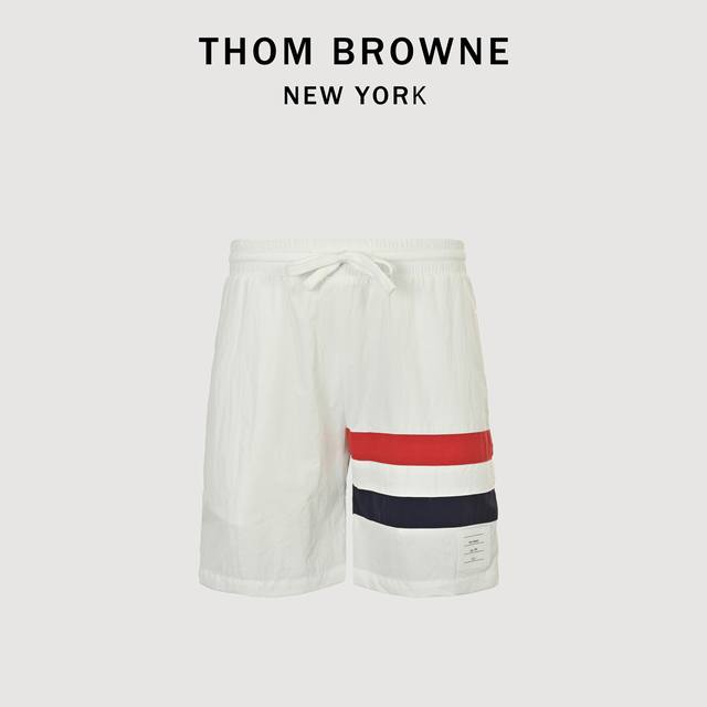 Thom Browne 汤姆布朗 25Ss 红白蓝彩带沙滩短裤 面料原版定制，功能性斜纹面料，成衣百分百定位对条对格，非常耗时废料，密度手感和原版达到一致，松紧