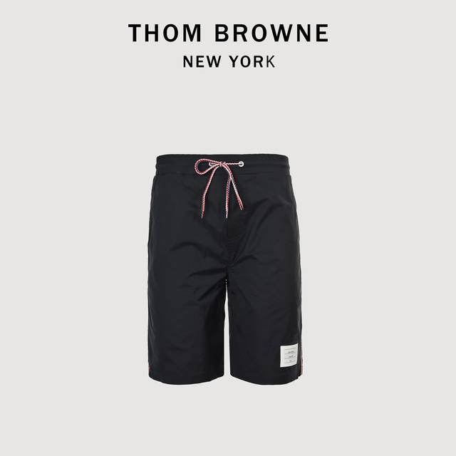 Thom Browne 汤姆布朗 25Ss 条纹织带沙滩短裤 面料原版定制，功能性斜纹面料，成衣百分百定位对条对格，非常耗时废料，密度手感和原版达到一致，松紧腰