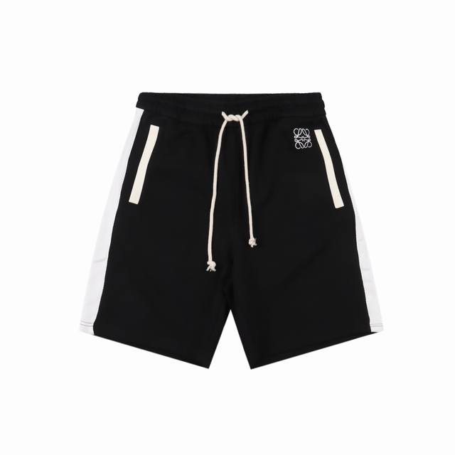 Loewe 罗意威 25Ss 小标Logo拼色织带刺绣针织短裤 2025最新款休闲短裤定制太空棉面料，采用双拼色搭配新颖别致。 品牌标识刺绣Logo标点缀！款式