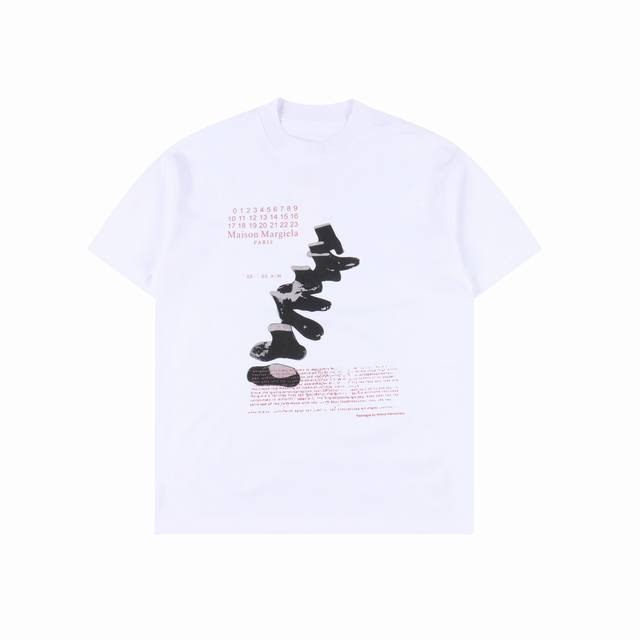 Maison Margiela 马吉拉 25Ss 靴子印花短袖T恤 面料定织定染 G32支双纱面料，宽幅领口螺纹300G1*1全棉螺纹，久穿不变形，面料从买纱纺