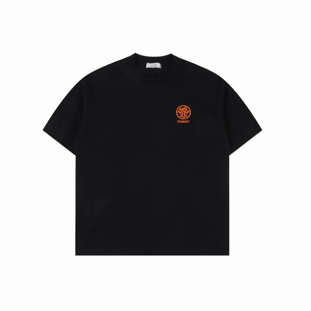 Hermes 爱马仕 24Ss 小标刺绣短袖T恤 面料采用定制240G 26支特滑双股精棉平纹高密无尘全棉布料。前幅高密度加厚，走线平整，代工品质，全套定制辅料
