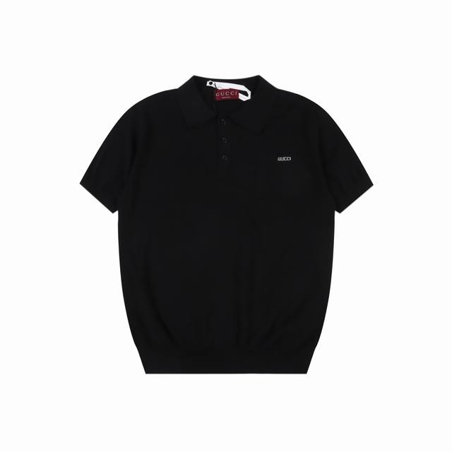 Gucci 古驰 字母毛织短袖Polo衫 原8,850购入，采用高质纯棉14S细针织片，德国进口提花机织片而成。电脑扫描胸前描绘字母图案。提花采用进口高品质棉纱