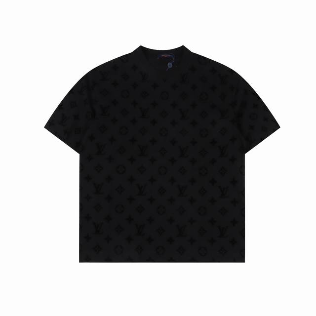 Fendi 芬迪 24Ss Ff满印植绒短袖 严禁机洗，只能手洗，花型处采用进口绒才能体现出原板的绒高和密度，运用进口环保超强胶水粘贴，保证洗水不掉绒。整件衣服