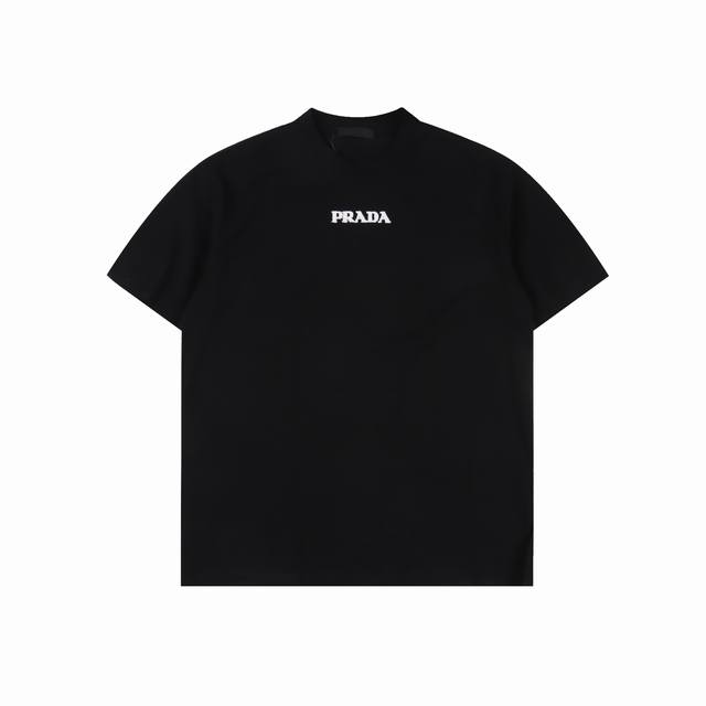 普拉达Prada 立体牙刷刺绣短袖 甄选长绒棉纱，260G精纺高支重磅定织定染面料， 裁前高温洗水定型，成品再洗柔，穿着感受亲肤棉柔，垂感自然。 专柜同步，微落