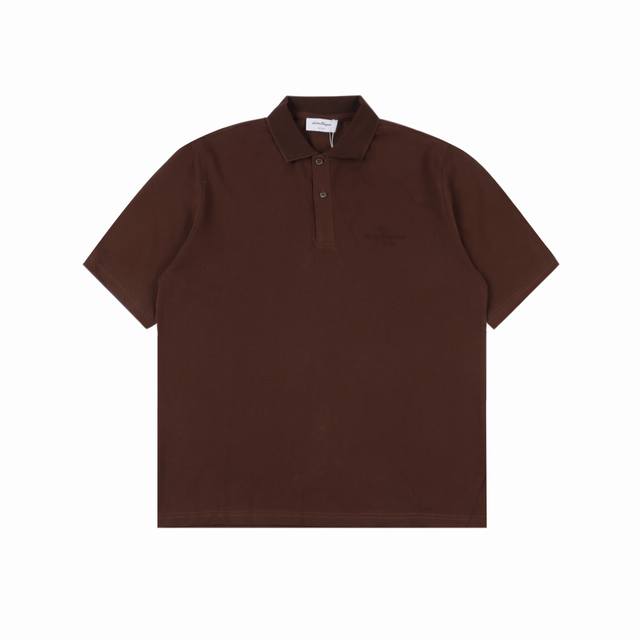Ferragamo 菲拉格慕 24Ss 胸口刺绣字母小标Polo短袖 客供定织100%网眼珠地棉布精心制成，面料表面排列均匀整齐的网眼纹理，透气性和散热排汗性极