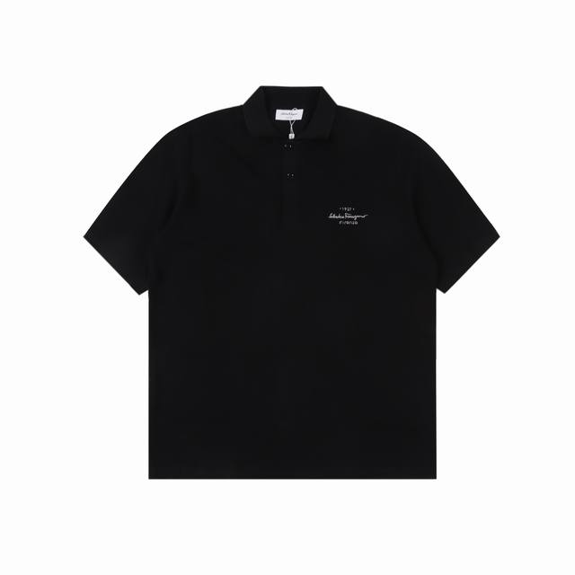 Ferragamo 菲拉格慕 24Ss 胸口刺绣字母小标Polo短袖 客供定织100%网眼珠地棉布精心制成，面料表面排列均匀整齐的网眼纹理，透气性和散热排汗性极