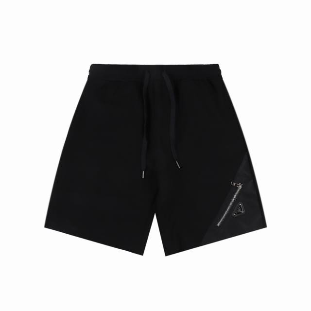 Prada 普拉达 25Ss 太空棉下摆斜三角口袋拉链短裤 时尚型裁设计 兼具个性 简约不简单，内里工整严密,手感柔软细腻上身舒适透气撞色缝线醒目时尚 经典的三