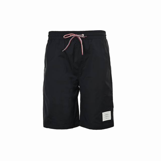 Thom Browne 汤姆布朗 25Ss 条纹织带沙滩短裤 面料原版定制，功能性斜纹面料，成衣百分百定位对条对格，非常耗时废料，密度手感和原版达到一致，松紧腰