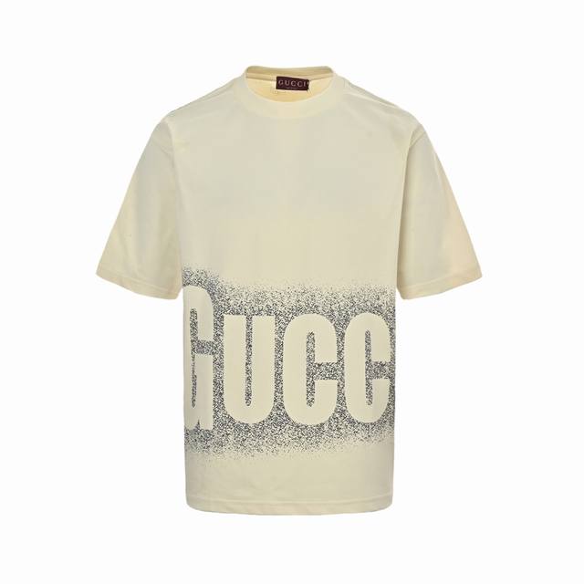 Gucci 古驰 25Ss 喷墨大字母Logo印花短袖 客供采用260G洗水纯棉平纹布面料，~亲肤感巨好~男女同款！ 非常扎实的手感质感，柔软爽滑 肤感细腻 贴