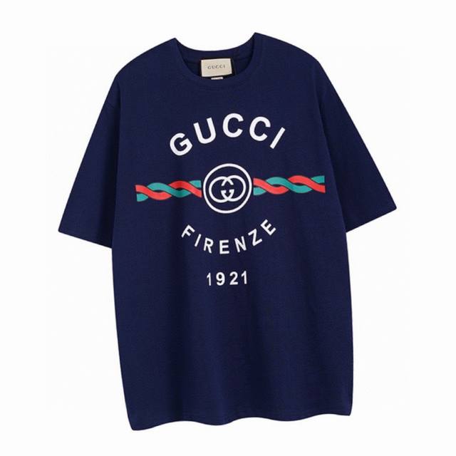 古驰 Gucci 夏季新品 经典麻花字母印花圆领短袖T恤，采用定制260G 32S双纱长绒棉 肤感舒适 质感十足，立体感十足， 细节处理完美，男女同款。 Col
