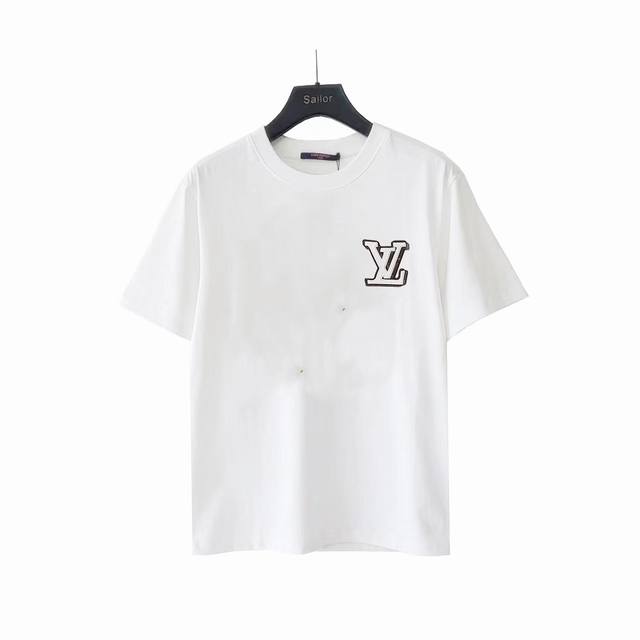 实拍细节图+尺码表 Lv路易威登Louis Vuitton 经典Logo皮标半袖T恤短袖 男女同款 情侣款 宽松版型 所有细节 面料辅料工艺 做工：领口、肩线、