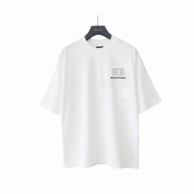 实拍细节图+尺码表 Balenciaga巴黎世家 春夏双B字母烫钻短袖T恤 巴黎新款双B涂鸦字母烫钻圆领短T，270克重挺括面料，手感和质感非市面薄如纸的软榻面