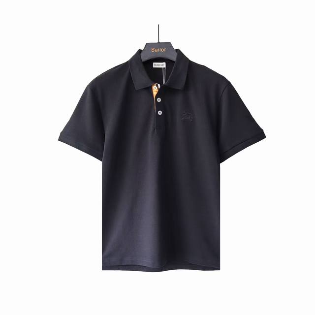 实拍细节图+细节图 Burberry 巴宝莉 领口格纹拼接刺绣Polo衫 100%全棉珠地 全套订织订染螺纹 订制Logo纽扣 领口格纹拼接 胸前战马小标刺绣