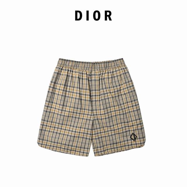 Dior 迪奥 菱形Cd小标格纹短裤 原9,600购入，客供原厂原料面料62%纯棉38%锦纶，质地柔软细腻且透气，享受无拘束的穿着快感。国内就只有2家工厂P能生