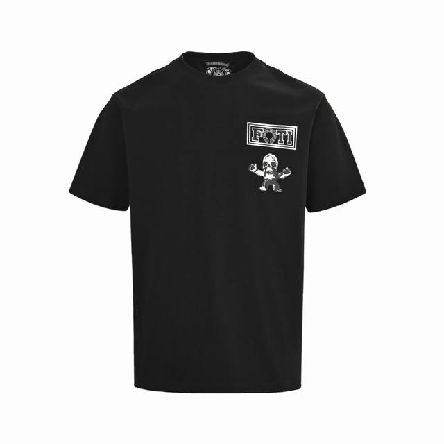 Chrome Hearts 克罗心Foti联名骷髅短袖 面料采用280克重精梳棉，定制32支1*1螺纹，成衣两遍水洗处理，面料舒适亲肤无异感，定制定染面料，纺织