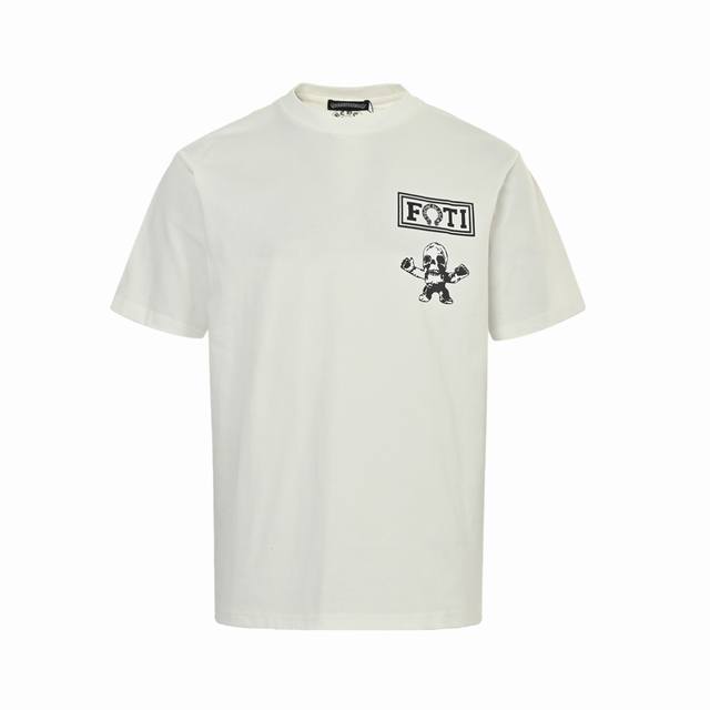 Chrome Hearts 克罗心Foti联名骷髅短袖 面料采用280克重精梳棉，定制32支1*1螺纹，成衣两遍水洗处理，面料舒适亲肤无异感，定制定染面料，纺织