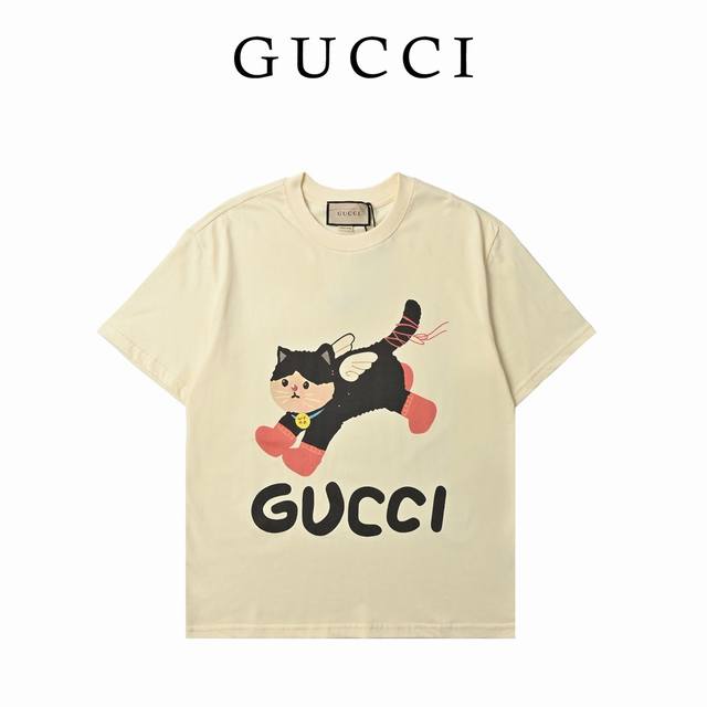 Gucci 古驰 卡通重工印花高克重短袖T恤 选用客供定制针织 %纯棉面打造,面料手感细腻，厚实有质感的纯棉布 高密度的机织工艺，如棉絮般柔紧致舒适，有挺括感，
