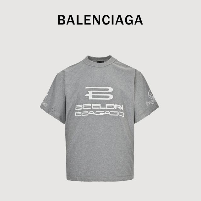 Balenciaga 巴黎世家 Ai字体反穿短袖T恤 采用24支单精梳紧密纺做洗后克重 克加密平纹布，双面烧毛无尘工艺 印花处先扫描花型在对板人工精修 对每个码