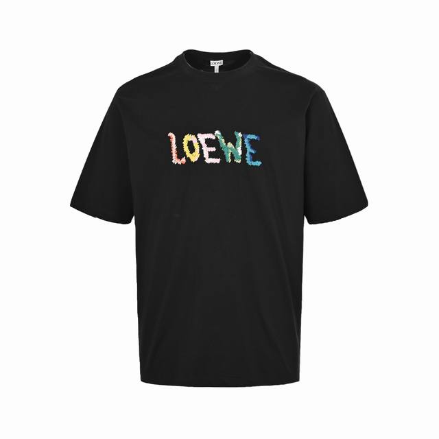 Loewe 罗意威 24Ss 彩虹字母刺绣短袖 原5, 购入，定织26S200G特纺紧密棉，搭配领口1*1索罗娜螺纹同缸定染，烧毛无尘加食毛工艺，面部光滑无毛尘