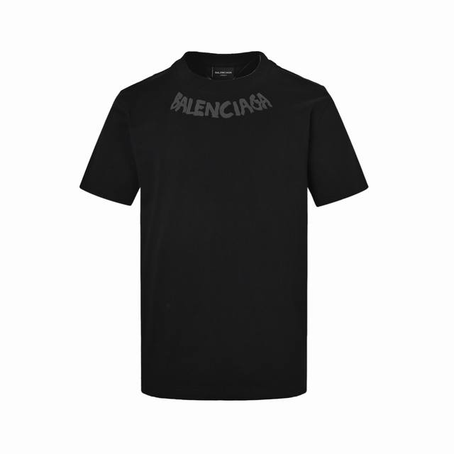 Balenciaga 巴黎世家 25Ss 领口字母发泡印花短袖 面料采用32支双纱280克高克重纯棉面料 紧密纺纱工艺，透气性高，上身舒适有垂感，成色的饱和度很