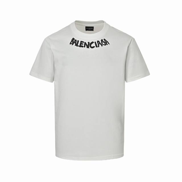 Balenciaga 巴黎世家 25Ss 领口字母发泡印花短袖 面料采用32支双纱280克高克重纯棉面料 紧密纺纱工艺，透气性高，上身舒适有垂感，成色的饱和度很