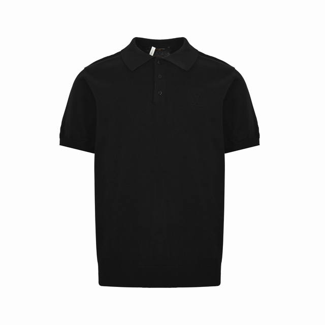 Louis Vuitton 路易威登 字母浮雕针织Polo短袖 原8,850购入，采用高质纯棉14S细针织片，德国进口提花机织片而成。电脑扫描胸前描绘字母图案。