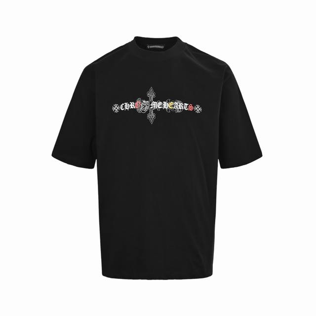 Chrome Hearts 克罗心 25Ss 胸前梵文印花短袖 面料采用280克重精梳棉，定制32支1*1螺纹，成衣两遍水洗处理，面料舒适亲肤无异感，定制定染面