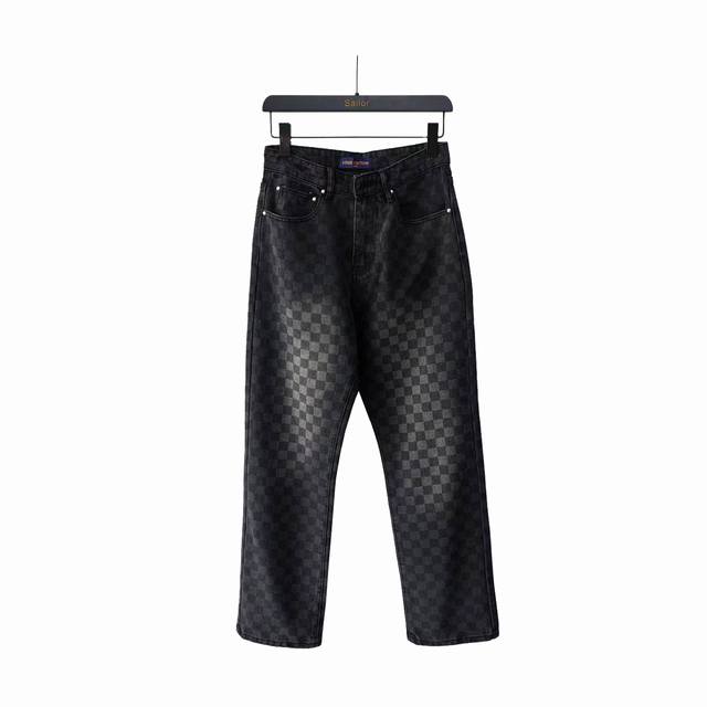 实拍细节图+尺码表 Louis Vuitton & 路易威登 棋盘格牛仔裤 给人一种艺术感十足的视觉享受 而且这种工艺还让更加柔软舒适，穿着起来非常贴合身形，让