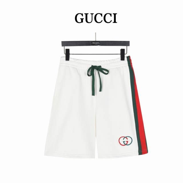 Gucci 古驰 侧边织带双G刺绣字母短裤 全新美学灵感趣味设计,渠道性质精品。让整体造型设计更加优雅时尚，今夏最火系列，无数明星潮人追捧。裁剪工艺细节处理工整
