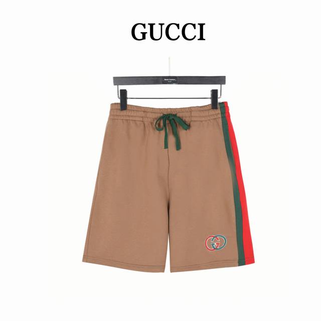 Gucci 古驰 侧边织带双G刺绣字母短裤 全新美学灵感趣味设计,渠道性质精品。让整体造型设计更加优雅时尚，今夏最火系列，无数明星潮人追捧。裁剪工艺细节处理工整