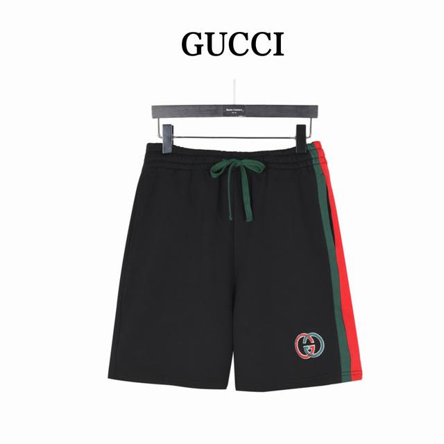 Gucci 古驰 侧边织带双G刺绣字母短裤 全新美学灵感趣味设计,渠道性质精品。让整体造型设计更加优雅时尚，今夏最火系列，无数明星潮人追捧。裁剪工艺细节处理工整