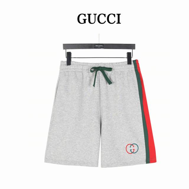 Gucci 古驰 侧边织带双G刺绣字母短裤 全新美学灵感趣味设计,渠道性质精品。让整体造型设计更加优雅时尚，今夏最火系列，无数明星潮人追捧。裁剪工艺细节处理工整