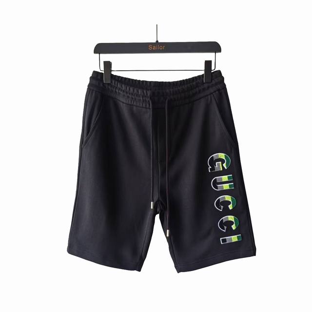 实拍细节图+细节图 Gucci 古驰 四色牙刷绣字母Logo 后口袋红绿双G字母刺绣短裤 男女日常通勤穿搭必备 休闲短裤 定制毛圈面料 松紧+抽绳可调节裤腰 腰