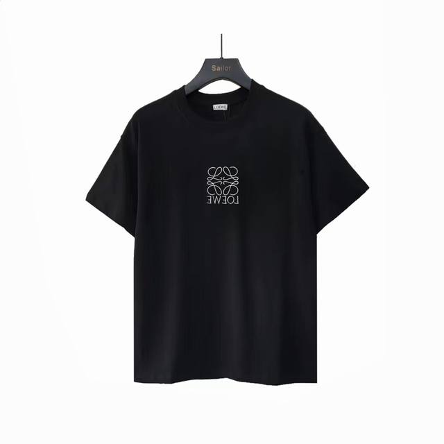 实拍细节图+尺码表 Loewe 罗意威 胸前Logo刺绣短袖 落肩超大版型260克纯棉，刺绣 面枓已洗水，不缩水，不变形，超级柔软舒适，穿上去对皮肤很好V刺绣