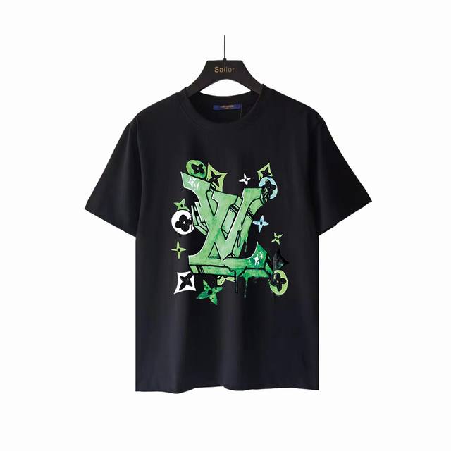 实拍细节图 +尺码表 Louis Vuit*On 路易威登 24Ss绿L八方来财Logo短袖 T桖 面料：洗水精梳紧密棉盖棉260 柔顺手感 宽松版型设计 男女