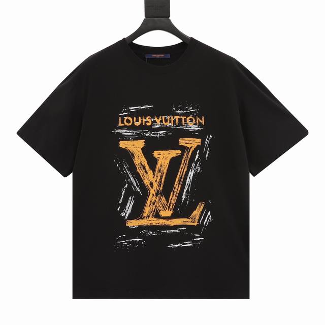 Louis Vuitton 路易威登 24Ss 手绘涂鸦大字母印花短袖 简约宽松的版型结合纯色的效果， 自然的凸显出高级质感，胸前涂鸦Logo印花 后背采用黄色