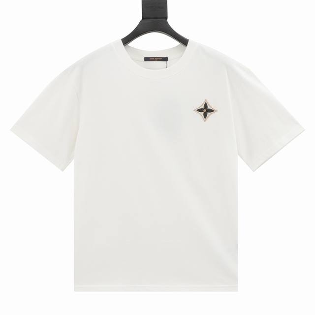 Louis Vuitton 路易威登 老花四叶草刺绣短袖 胸前高密立体刺绣Logo 原版1:1针织纯棉280克重面料 同色定制色织色染高密度螺纹 采用进口田岛高